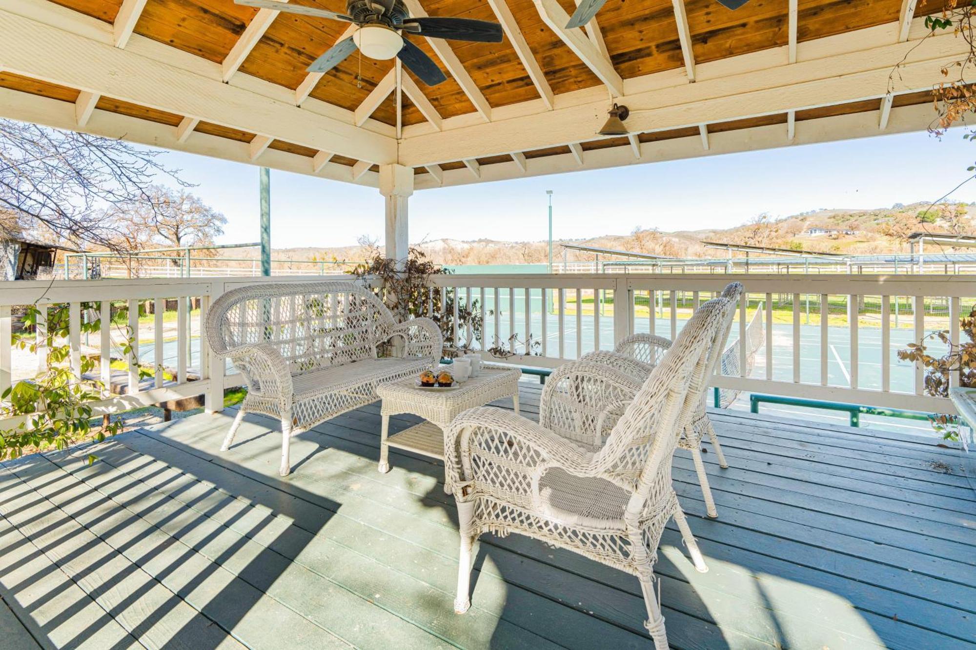 Victorian Manor In Paso Robles Wine Country Pool Hot Tub Firepit Tennis Court Sleeps 28 Exterior photo