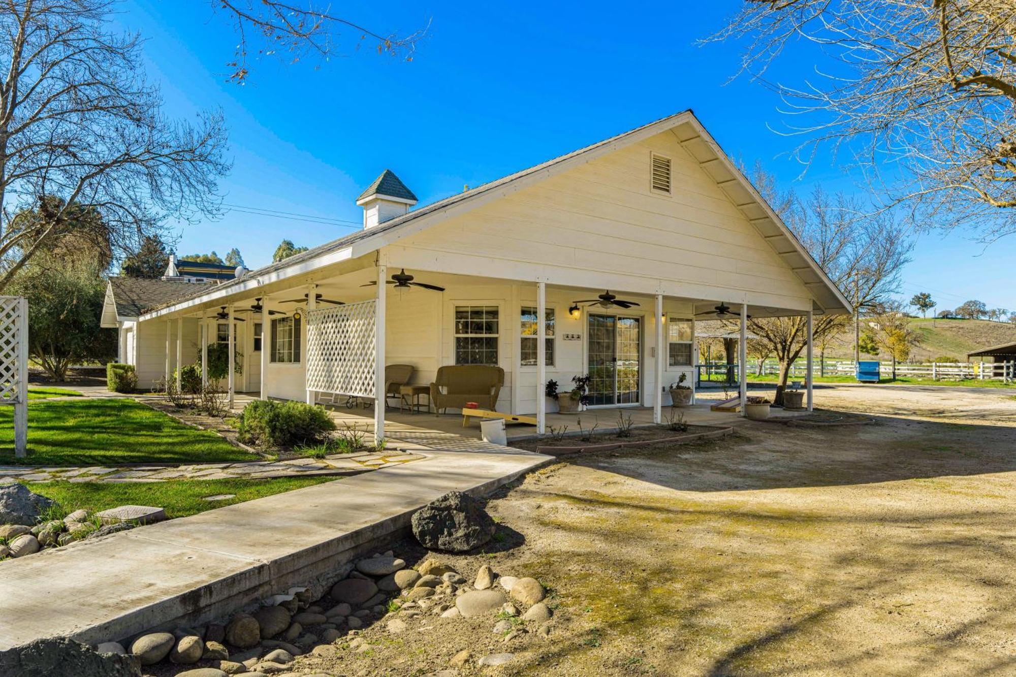 Victorian Manor In Paso Robles Wine Country Pool Hot Tub Firepit Tennis Court Sleeps 28 Exterior photo