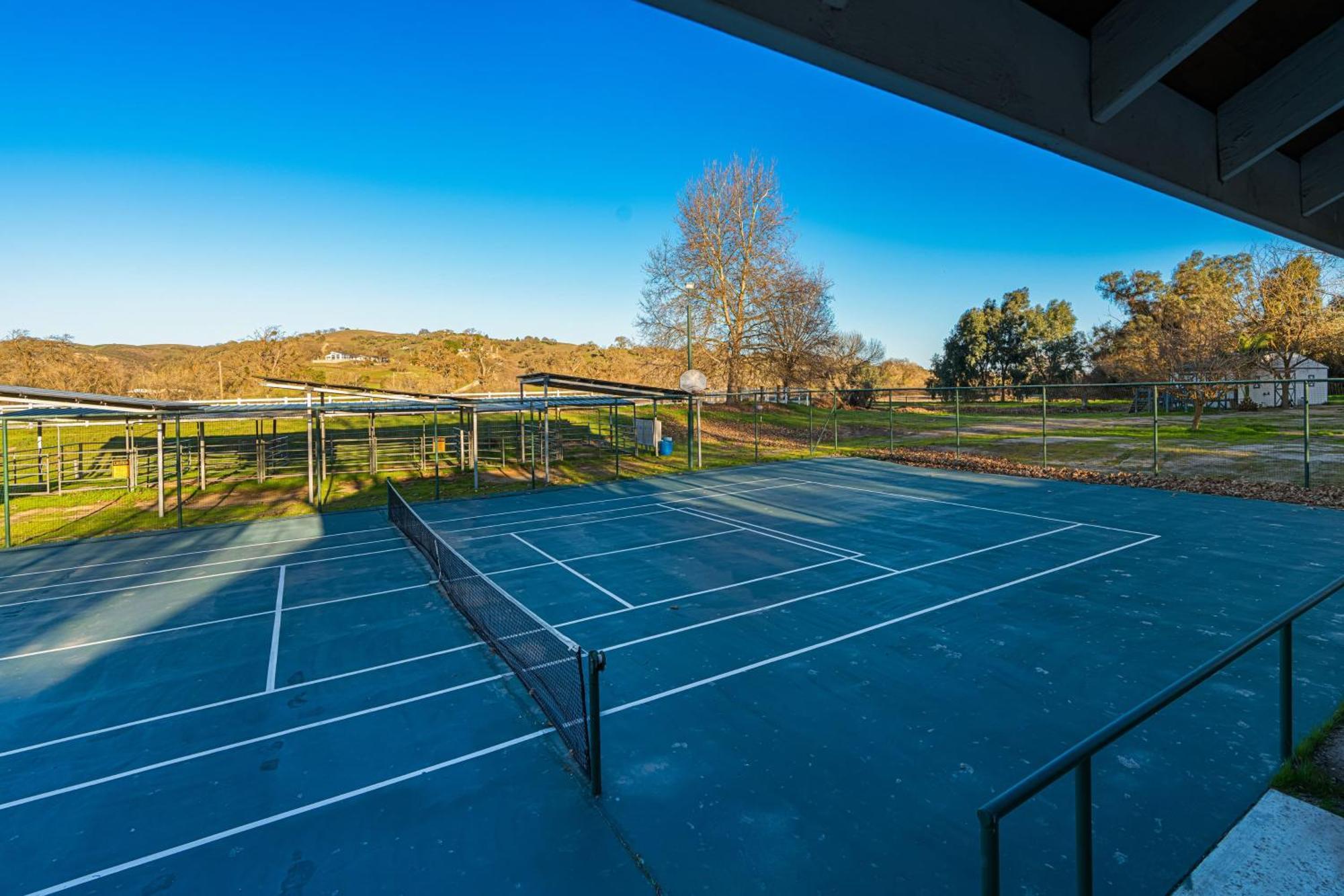 Victorian Manor In Paso Robles Wine Country Pool Hot Tub Firepit Tennis Court Sleeps 28 Exterior photo