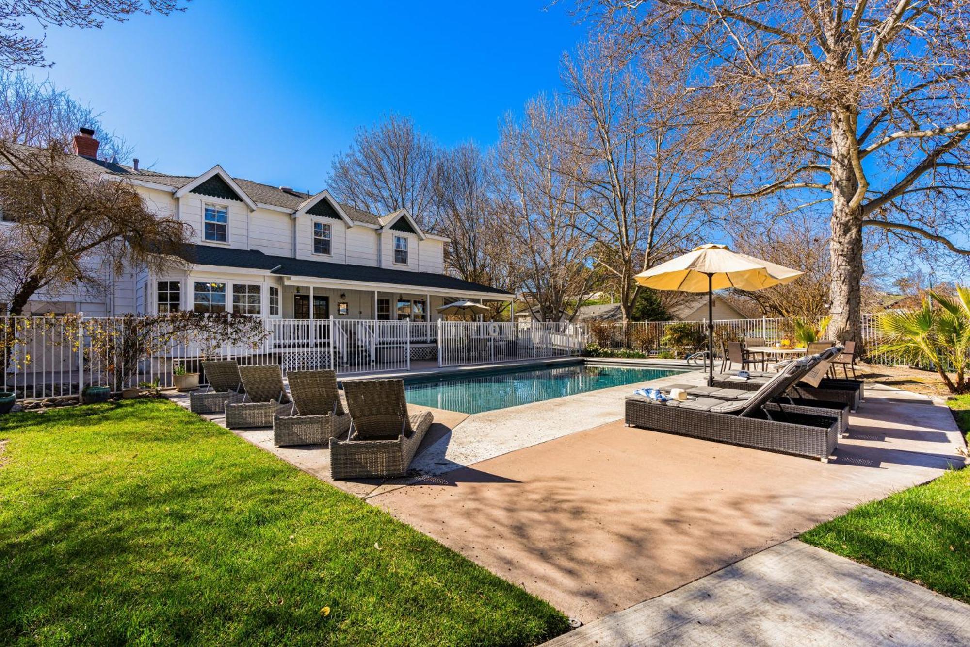 Victorian Manor In Paso Robles Wine Country Pool Hot Tub Firepit Tennis Court Sleeps 28 Exterior photo